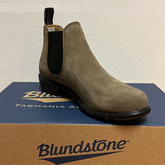 Blundstone 1974 Chelsea Boots. New! Nubuck, USA size 6 - Picture 5 of 11